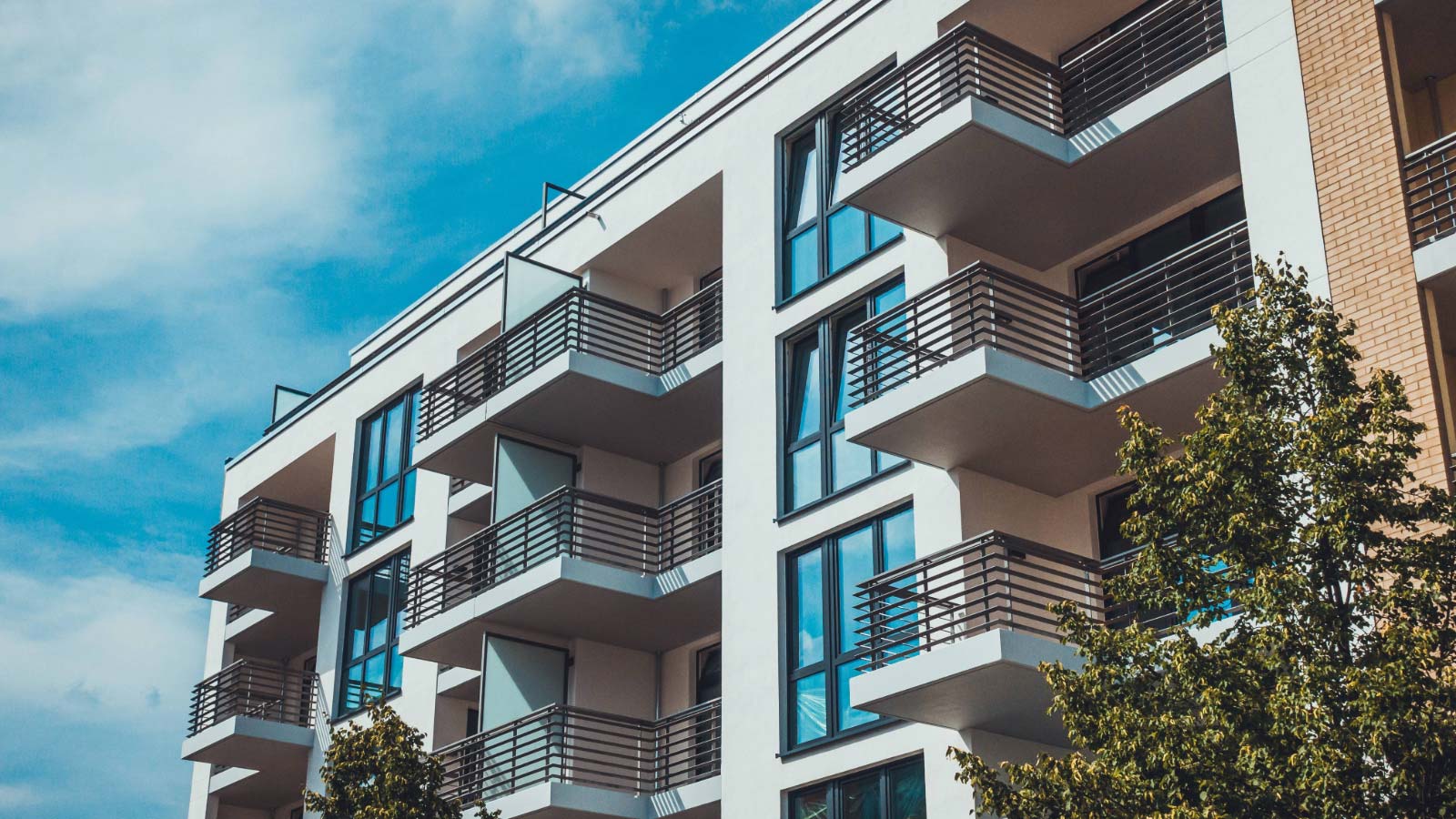 Ratgeber zum sicheren Immobilienkauf in Karlsruhe, Pforzheim und dem Enzkreis von RESYDICT IMMOBILIENMANAGEMENT – Checkliste für Ablauf und Prüfung.